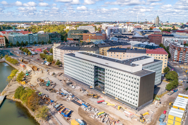Senaatti-kiinteistöt on käynnistänyt 27.2.2024 tarjouskilpailun Helsingin Hakaniemessä sijaitsevasta virastorakennuksesta. Arkkitehti Kaj Saleniuksen suunnittelema rakennus on valmistunut vuonna 1975 virastokäyttöön, ja se saneerattiin täysin vuonna 2008. Rakennuksen bruttoala on noin 23 000 m2.